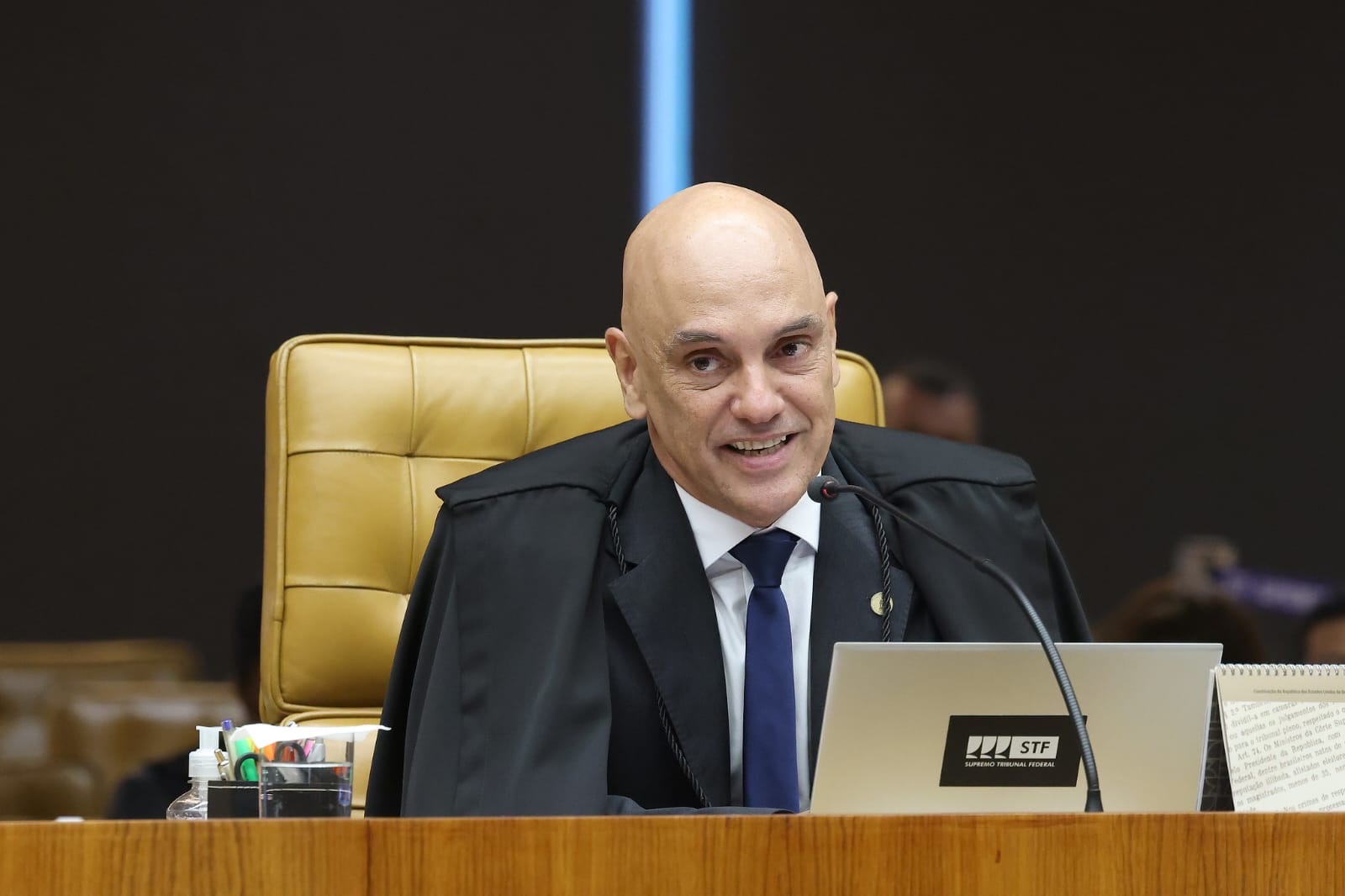 Alexandre de Moraes suspende Lei da Dosimetria e decisão provoca forte reação política em Brasília